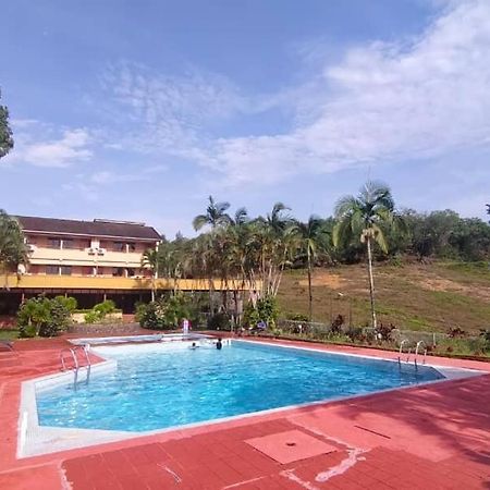 Mersing Merlin Inn Exterior photo
